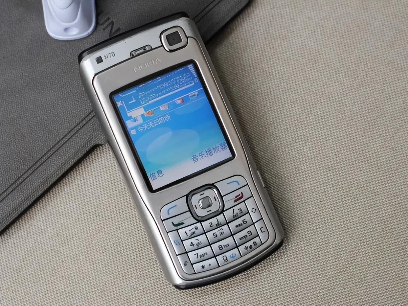 3210断货后，诺基亚235 4G国行要开预售了！网友：还想要5300、E63