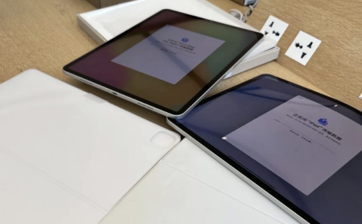 苹果ac+置换的是全新机还是官翻机？